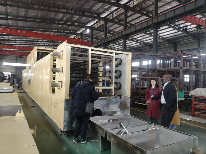 African customer visits the factory