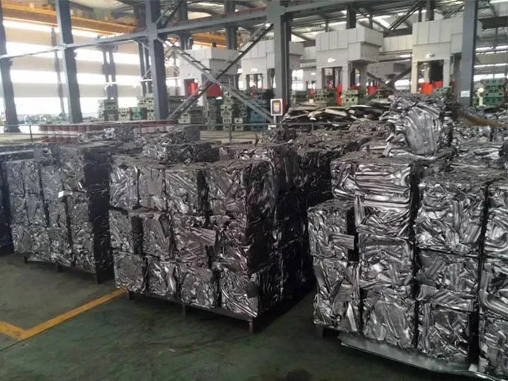 Metal blocks baled by hydraulic metal baler