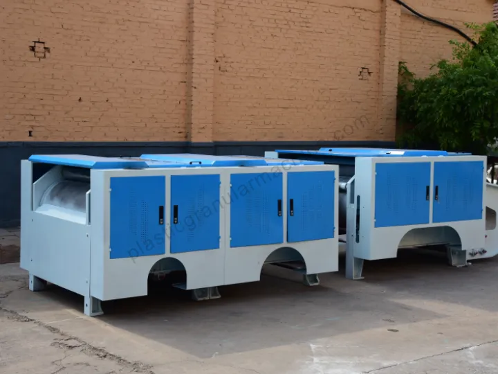 Fiber opening machine with protective cover