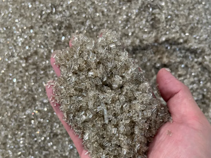 さらなる加工用のプラスチックペレット