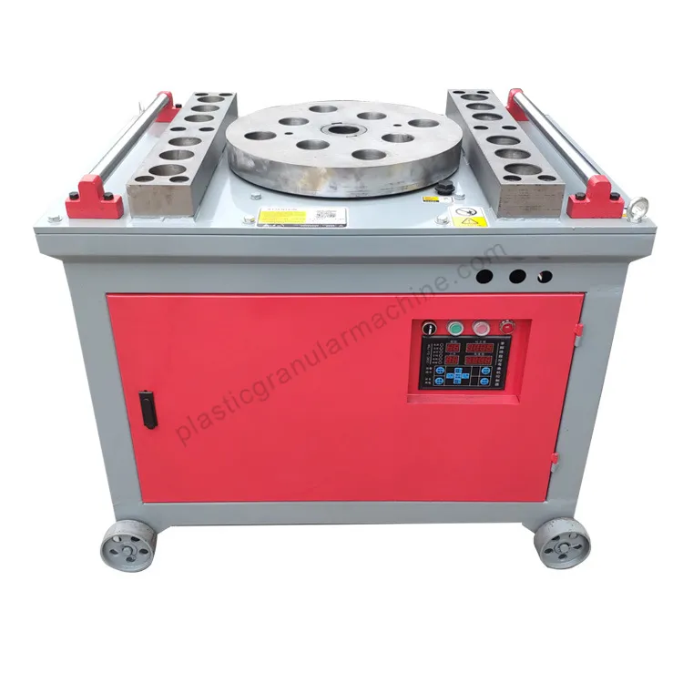 Machine à plier les barres d'acier