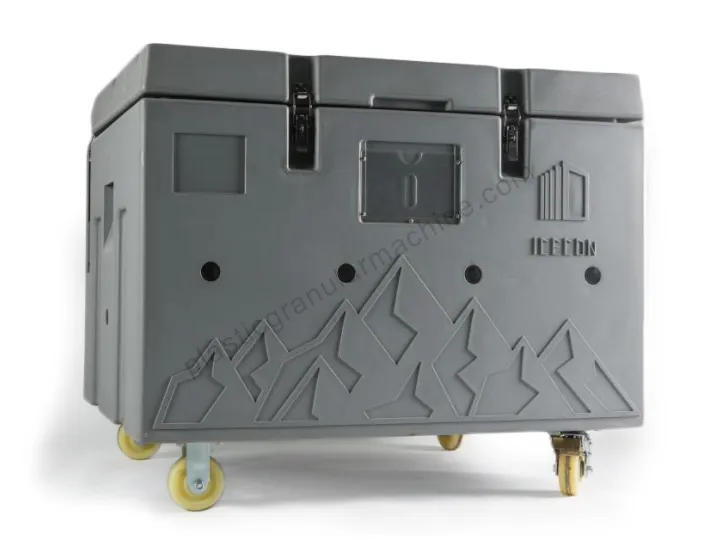 Dry ice cooler with lid securely fastened